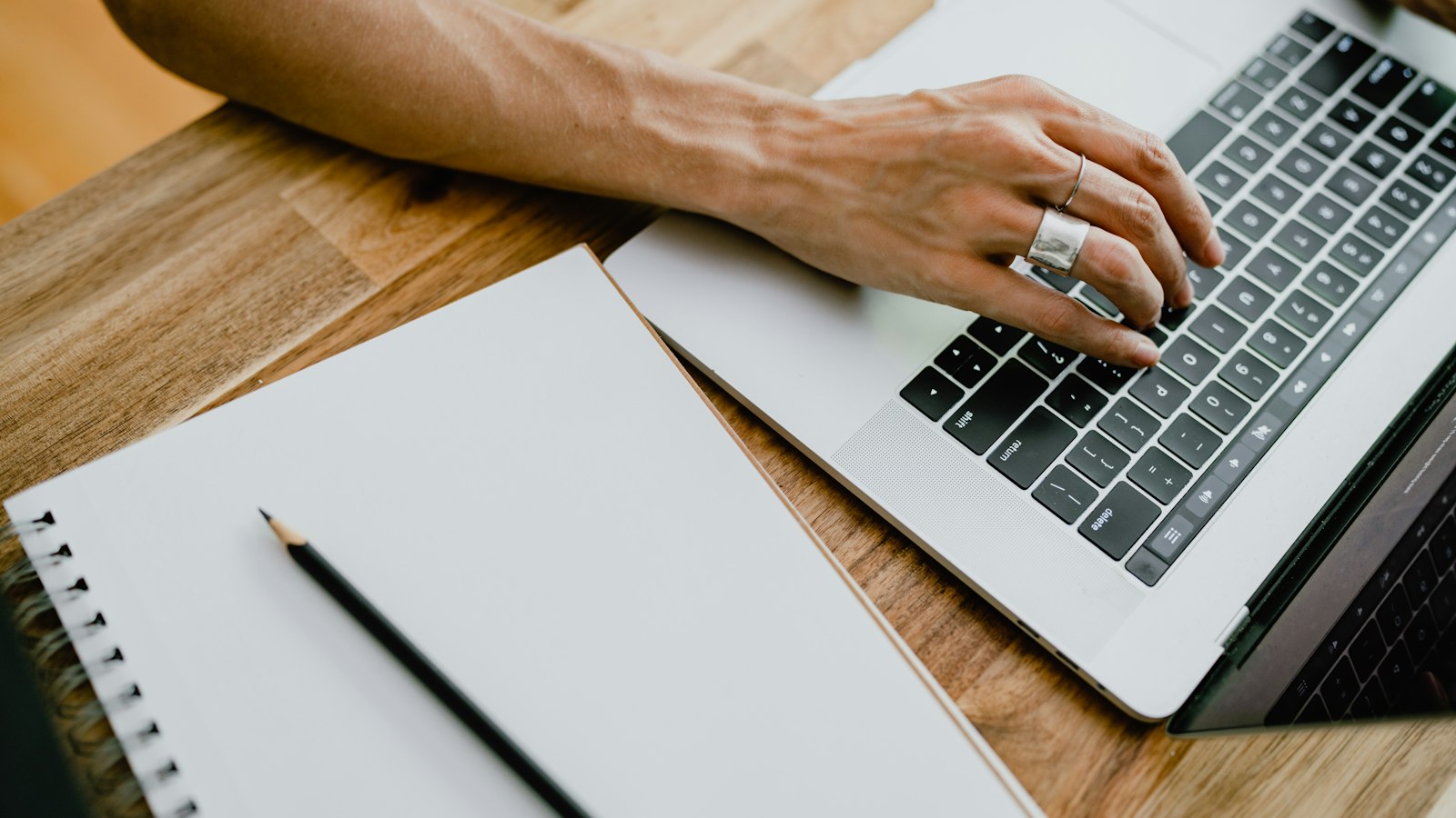 O que aprender primeiro: Excel, Python ou IA? Um guia por onde você está hoje